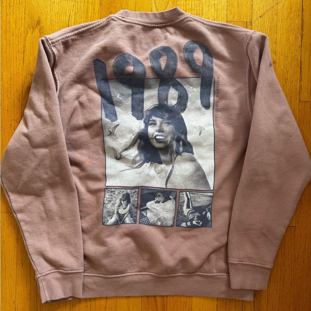 Taylor Swift 1989TV Pink Crew Neck Size M